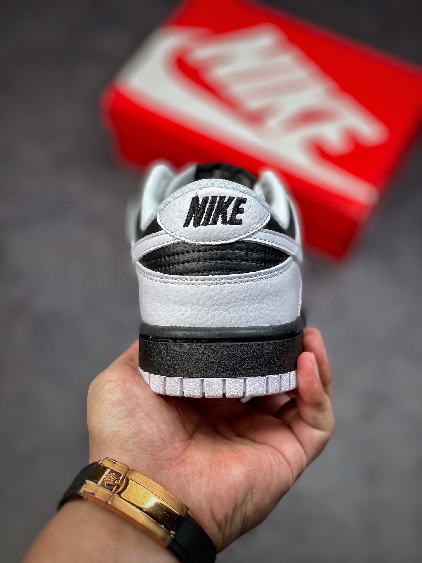 200 NIKE SB Dunk Low 新版黑白 FD9064-011