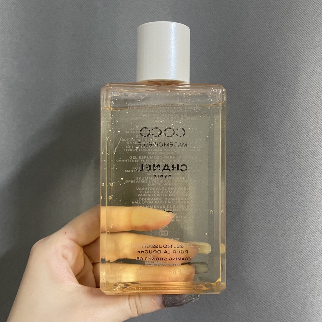 Chanel Coco Mademoiselle Foaming Shower Gel - 6.8 oz (200ml) 5 i1662195190 2310 5