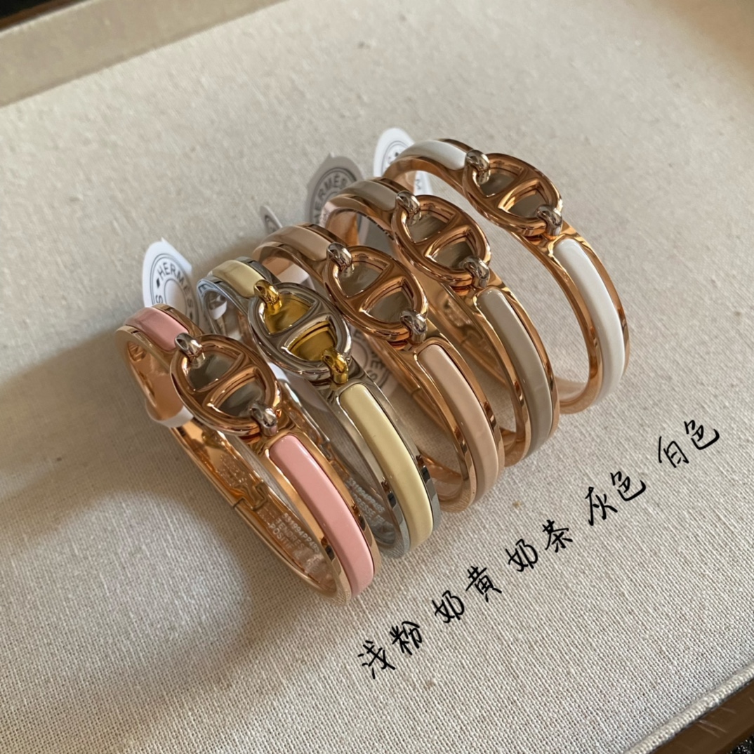 NO:102735,Hermes bracelet with pig nose looks white in color, Hermes bracelet, hermes bracelet19860909最喜欢的爱马仕猪鼻子手镯颜色好显白,爱马仕手镯,hermes,bracelet,Jewelry