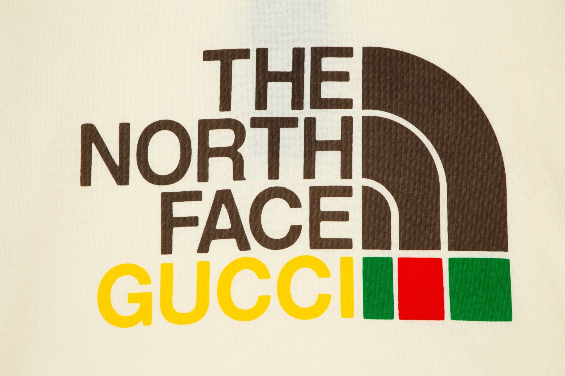 Gucci 古驰The North Face与Gucci拥有相似的发展历史和价值观