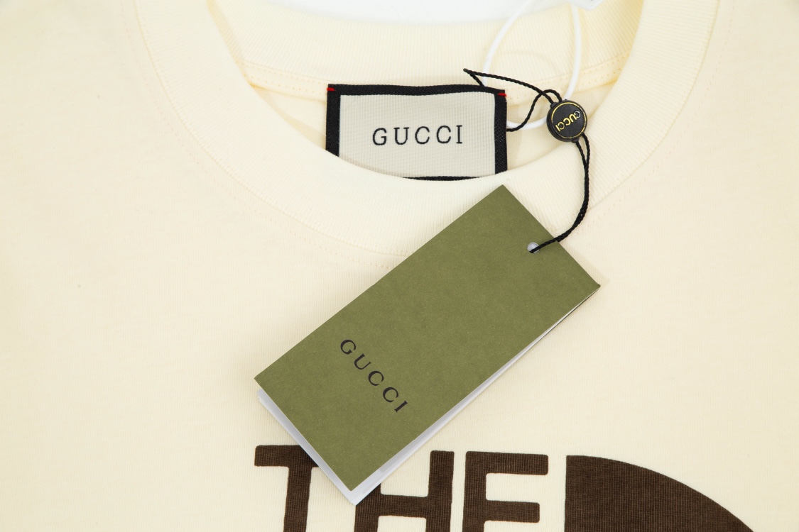 Gucci 古驰The North Face与Gucci拥有相似的发展历史和价值观