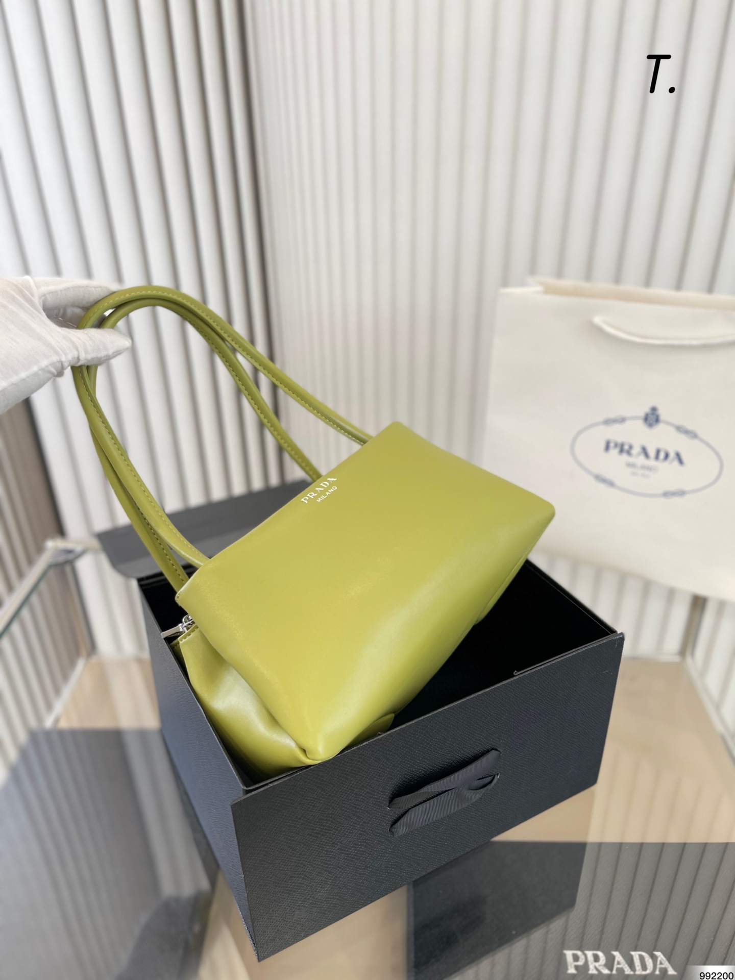 J5 5色折叠盒 腋下包 颜色彰显时尚风格 适合旅游 日常 容貌吸引 集美们必入 尺寸：25 13 13