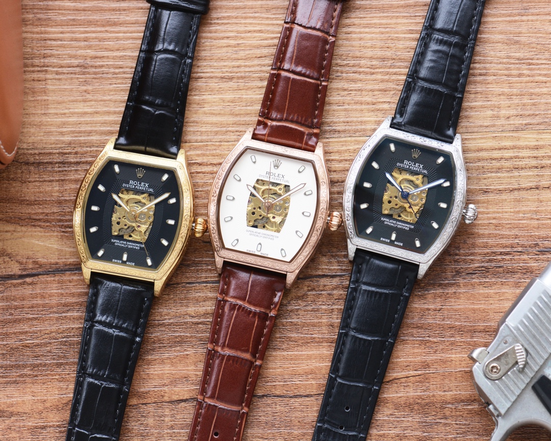 酒桶新品  最新： 劳力士 Rolex 镂空设计 类型：精品男士腕表 表带：真牛皮表带 机芯：高端全自动机械机芯 镜面：矿物质强化玻璃更高清 品味高雅 浩瀚大气 匠心独运 腕间瑰宝 尺寸：直径42mm厚12.5mm