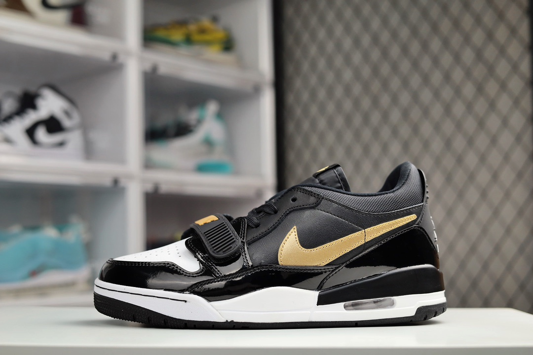 H0 乔丹Air Jordan Legacy 三合一312 有着交错结合的设计，它的名字就展现出它所包含的鞋款元素，312 分别对应了 Air Jordan 3、Air Jordan 1 和 Air Trainer 2，将这三双经典又有不俗人气的鞋款融合，“最强三合一” 的名称由此得来