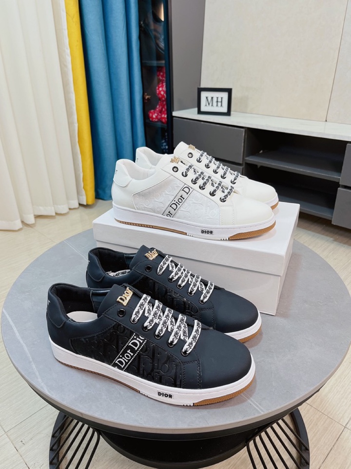 I0 Dior迪奥爆卖款官网全球首发男鞋高端品牌 官网最系列：鞋面采用进口牛皮搭配专供面料打造网布透气内里。让行走更加便捷舒适与官方的质量相比美的1：1复刻。打造时尚个性衬托你的与众不同潮男必备!经典款。男码：38-44。