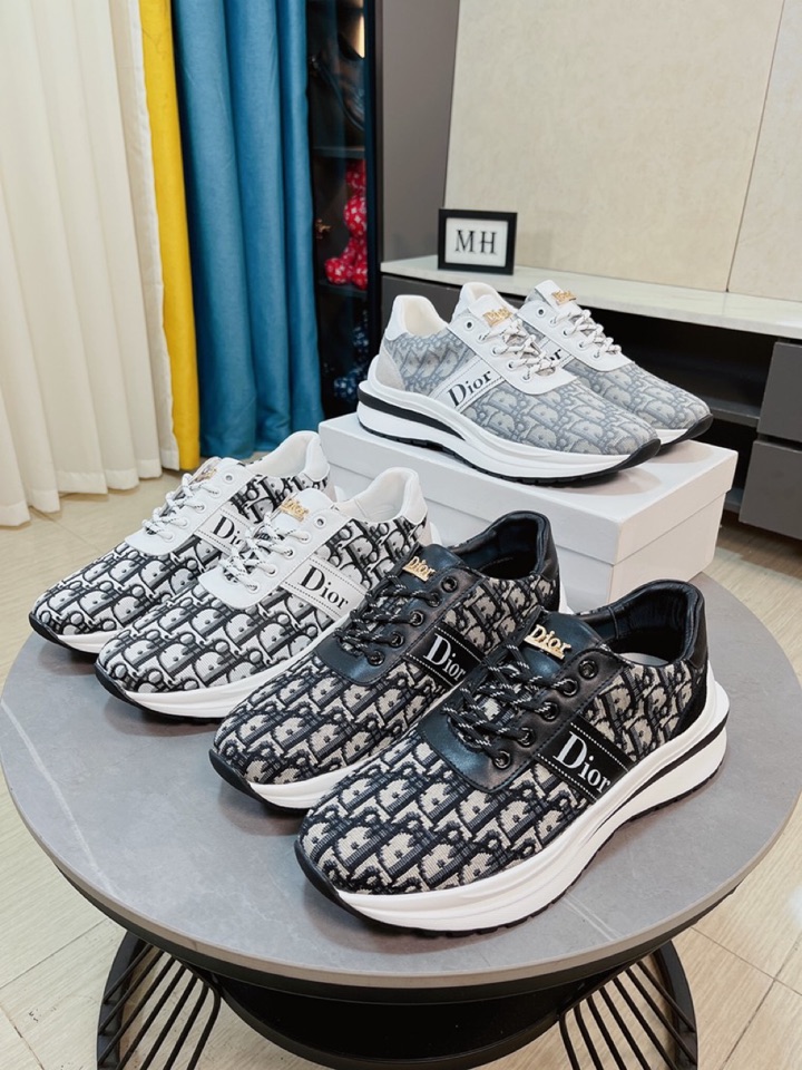 I5 Dior迪奥爆卖款官网全球首发男鞋高端品牌 官网最系列：鞋面采用进口牛皮搭配专供面料打造网布透气内里。让行走更加便捷舒适与官方的质量相比美的1：1复刻。打造时尚个性衬托你的与众不同潮男必备!经典款。男码：38-44。