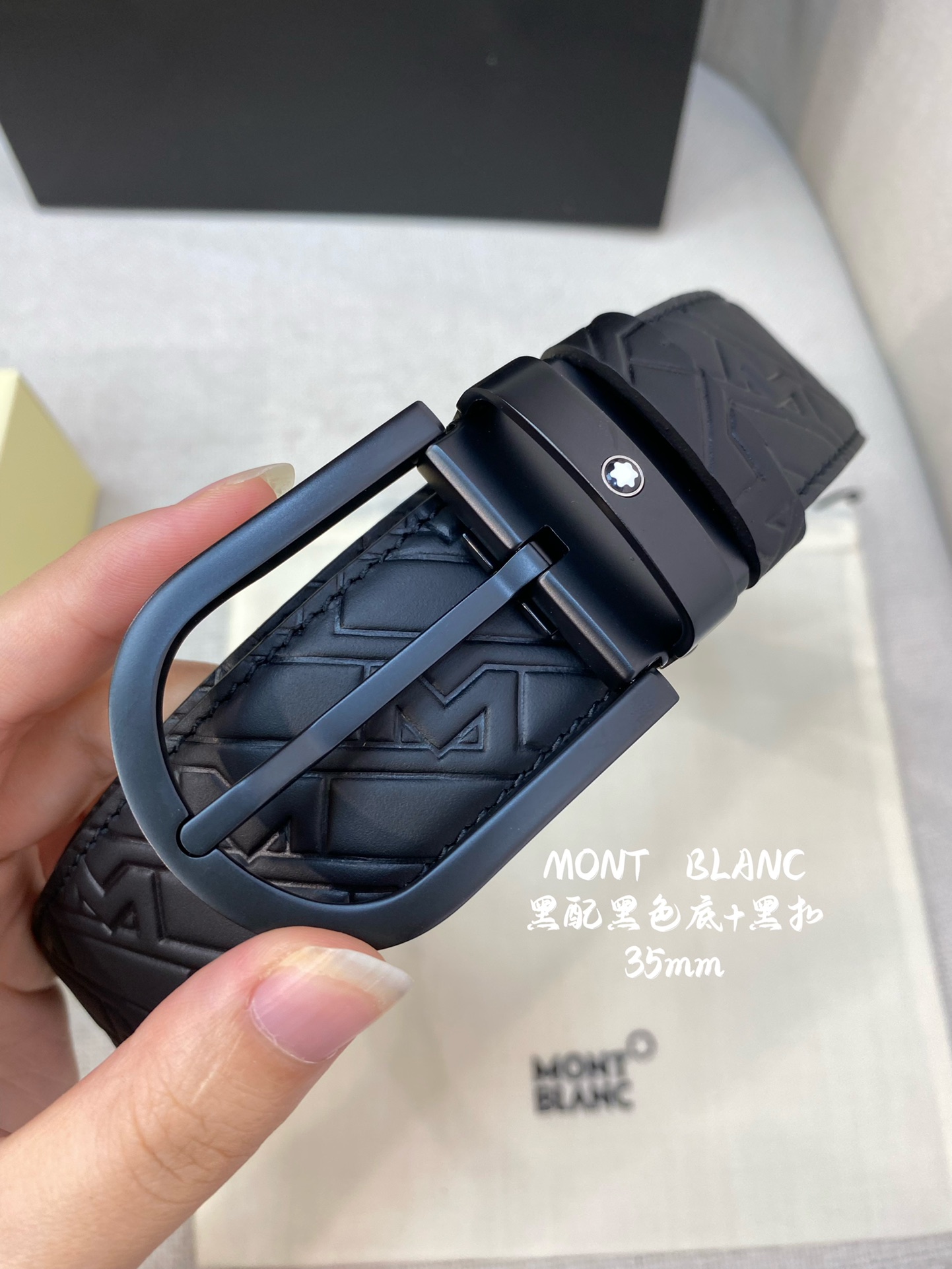 Montblanc万宝龙宽3.5cm采用头层牛皮压花精品钢扣自由裁剪商务休闲皮带