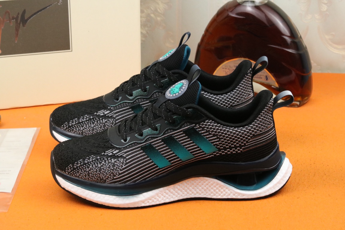 I5 高品质PRADA普拉达上市著名奢侈品牌，专柜同步更新，意大利男鞋时尚杂志季刊封面主推款鞋面采用意大利进口头层牛皮拼接冰丝网布面料制作，舒适透气内里。原版防滑运动大底，上脚舒适有型。 细节无可挑剔。