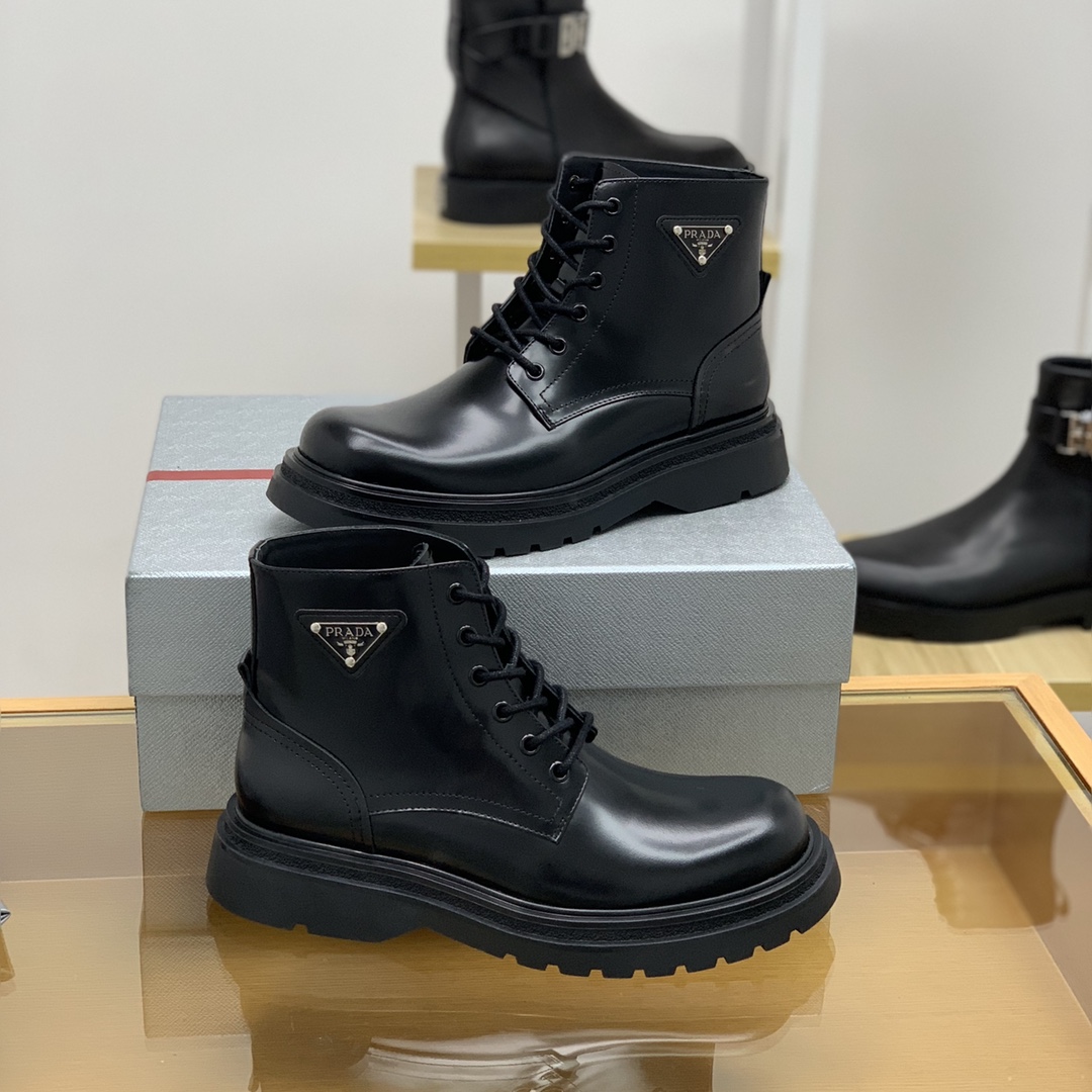 PRADA/普拉达   金属孔眼和运动男士P家皮靴