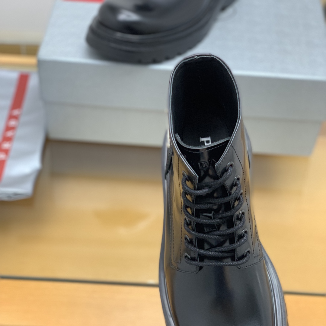 PRADA/普拉达   金属孔眼和运动男士P家皮靴