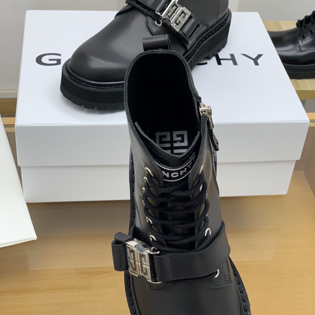 Givenchy 纪梵希   采用小牛皮制成男士新款裸靴