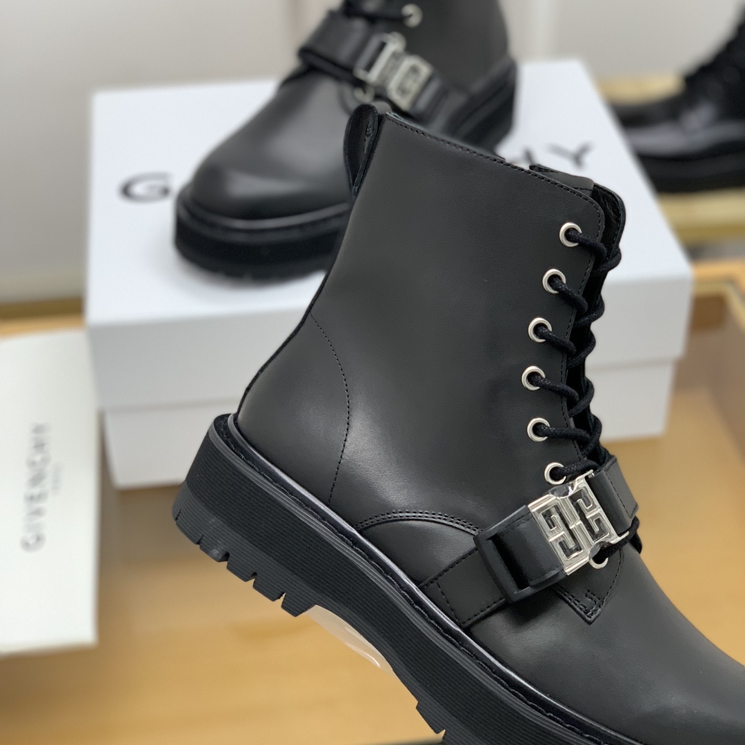 Givenchy 纪梵希   采用小牛皮制成男士新款裸靴