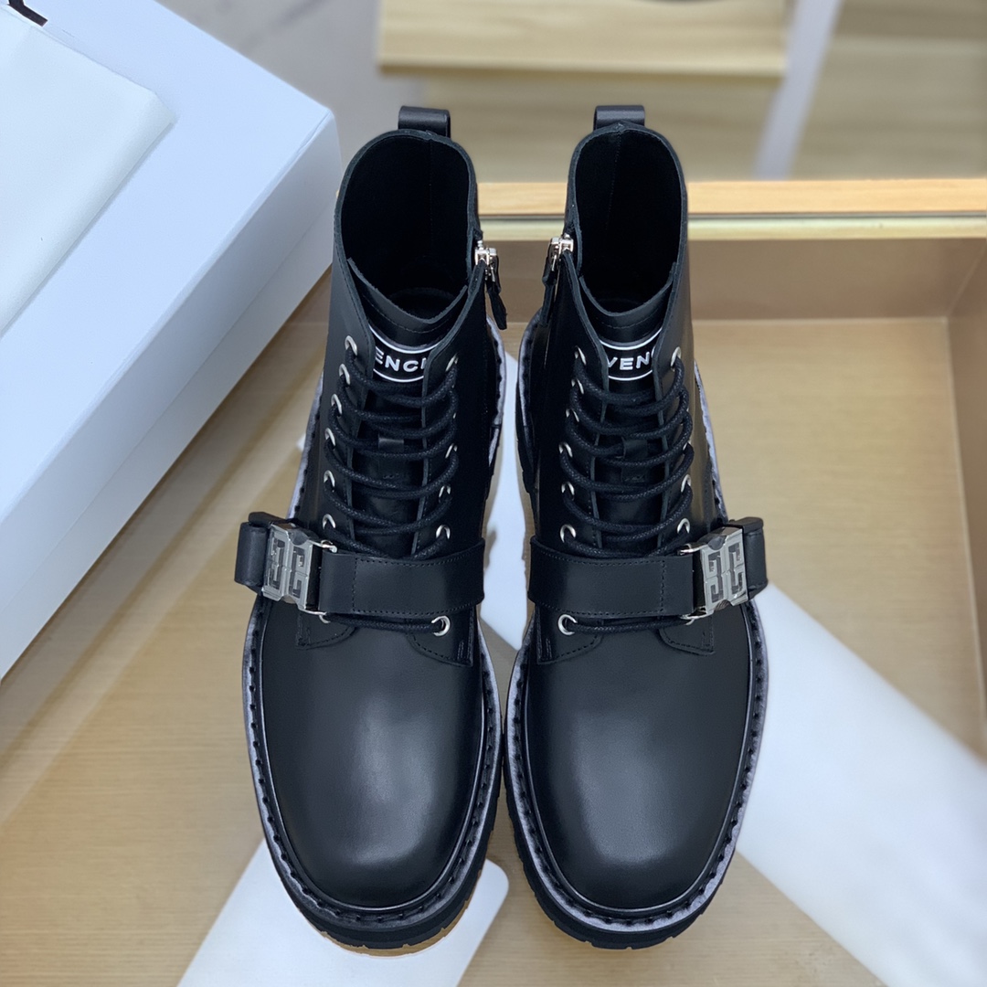Givenchy 纪梵希   采用小牛皮制成男士新款裸靴