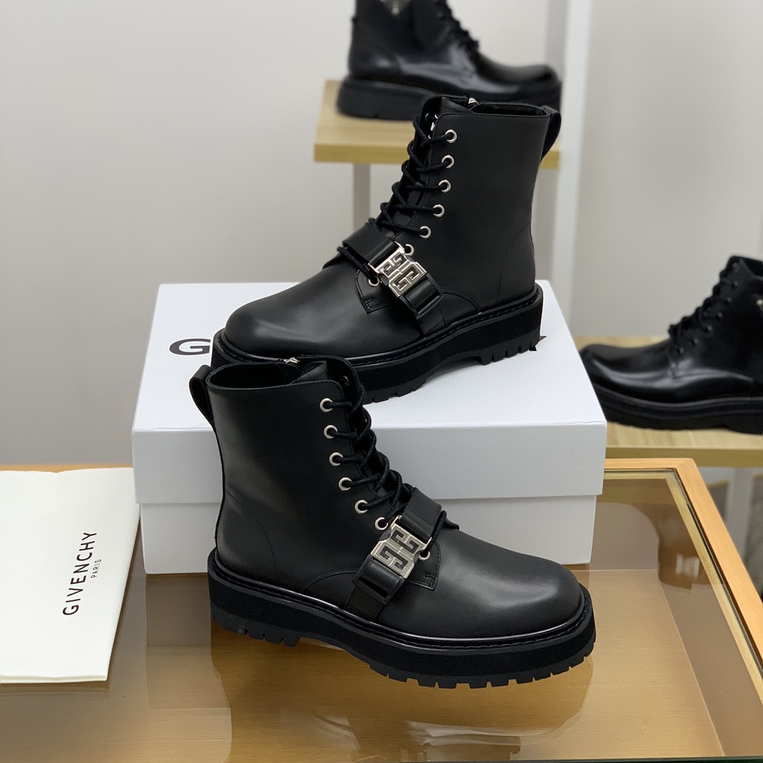 Givenchy 纪梵希   采用小牛皮制成男士新款裸靴