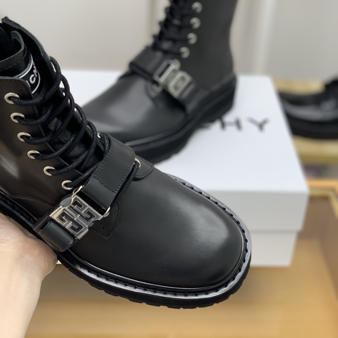 Givenchy 纪梵希   采用小牛皮制成男士新款裸靴