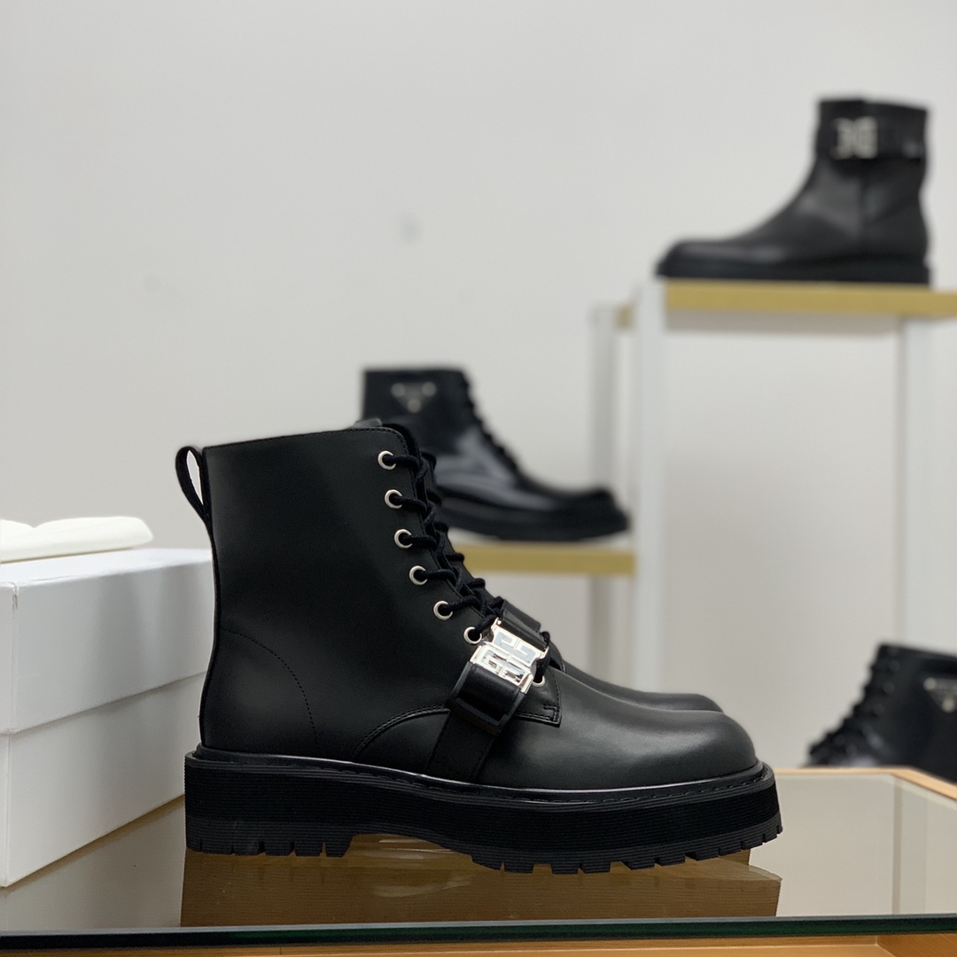 Givenchy 纪梵希   采用小牛皮制成男士新款裸靴