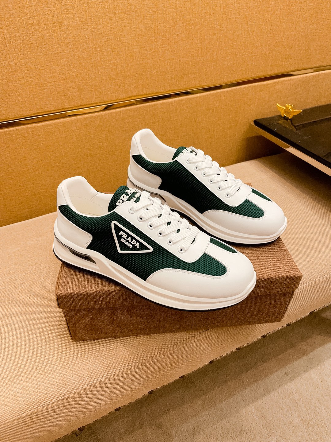 I5 普拉达男鞋高端品牌 官网1：1最新力作：鞋面采用意大利进口头层牛皮搭配舒适透气内里原版防滑耐磨大底制作，让行走更加便捷舒适，惊世之作，与官方的质量相比美的1：1复刻[色]打造时尚个性衬托你的与众不同潮男必备!经典