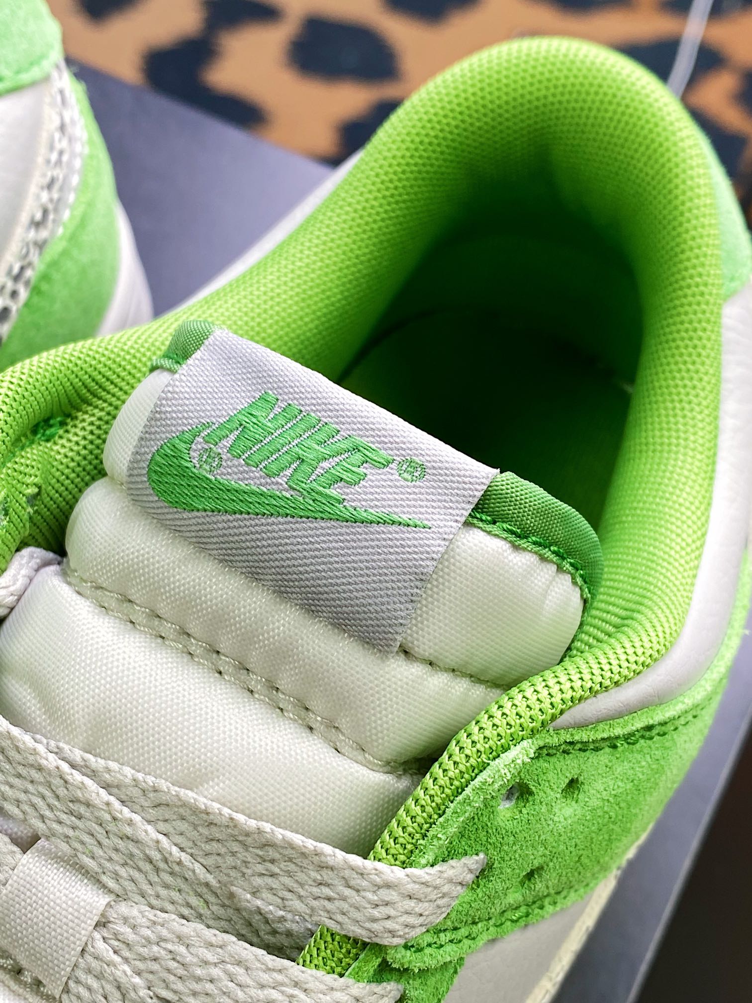 280  SB Dunk Low SE”Safari Swoosh”扣篮系列低帮休闲运动滑板板鞋“果绿浅灰石斑纹钩子”DR0156-300