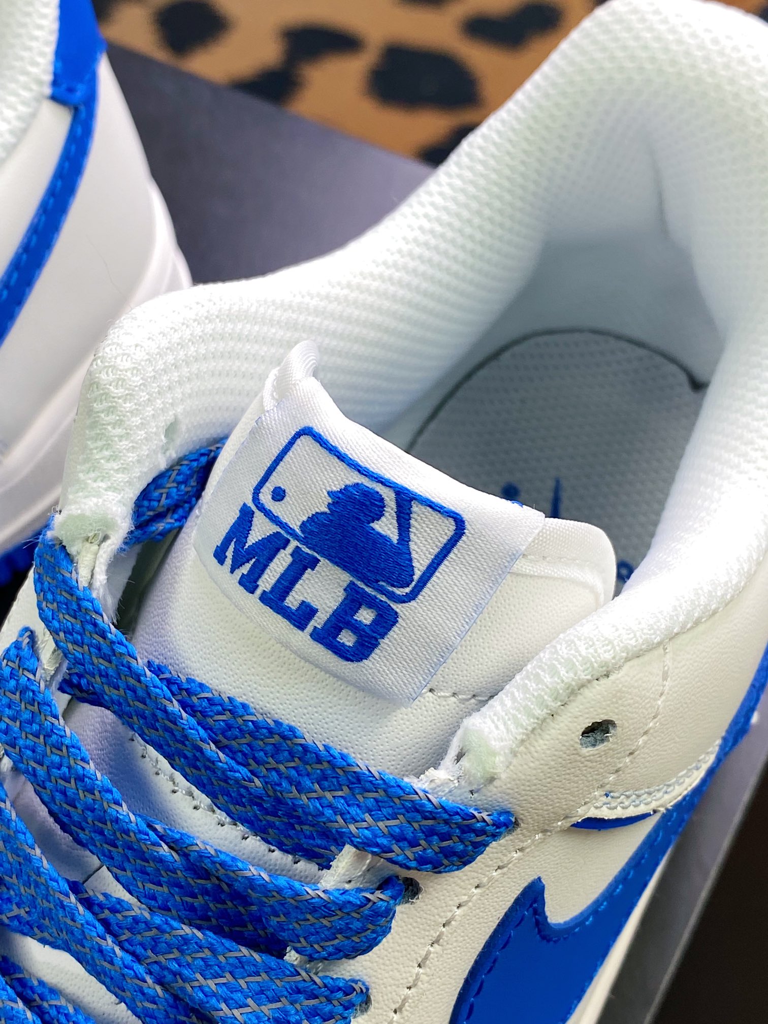 240 MLB x Air Force 1 Low”MLB/Blue”空军一号低帮经典百搭休闲运动板鞋“皮革米白宝蓝边NY印花”BS8806-522