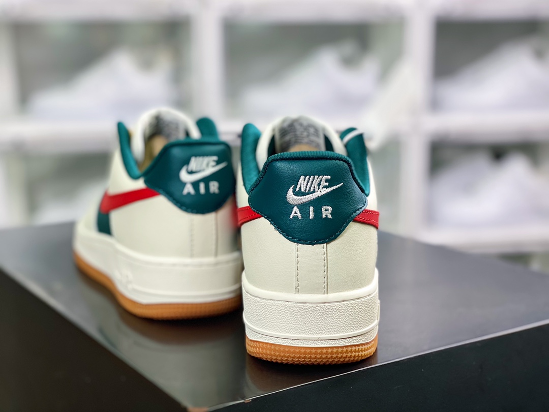 200 Nike By You Air Force 1'07 Low Retro SP空军一号低帮经典百搭休闲运动板鞋“皮革白绿暗红”FD9063-163
