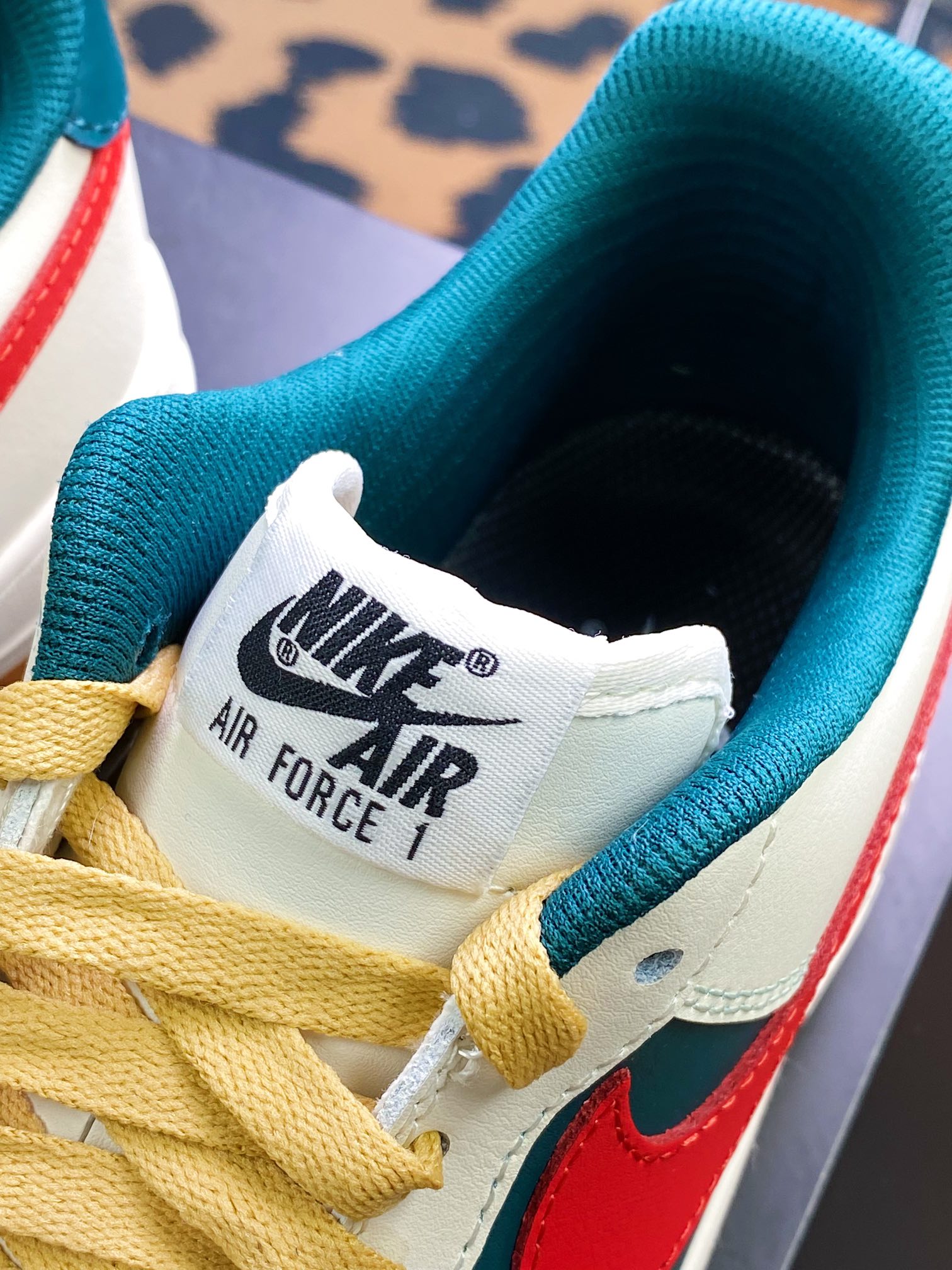 200 Nike By You Air Force 1'07 Low Retro SP空军一号低帮经典百搭休闲运动板鞋“皮革白绿暗红”FD9063-163