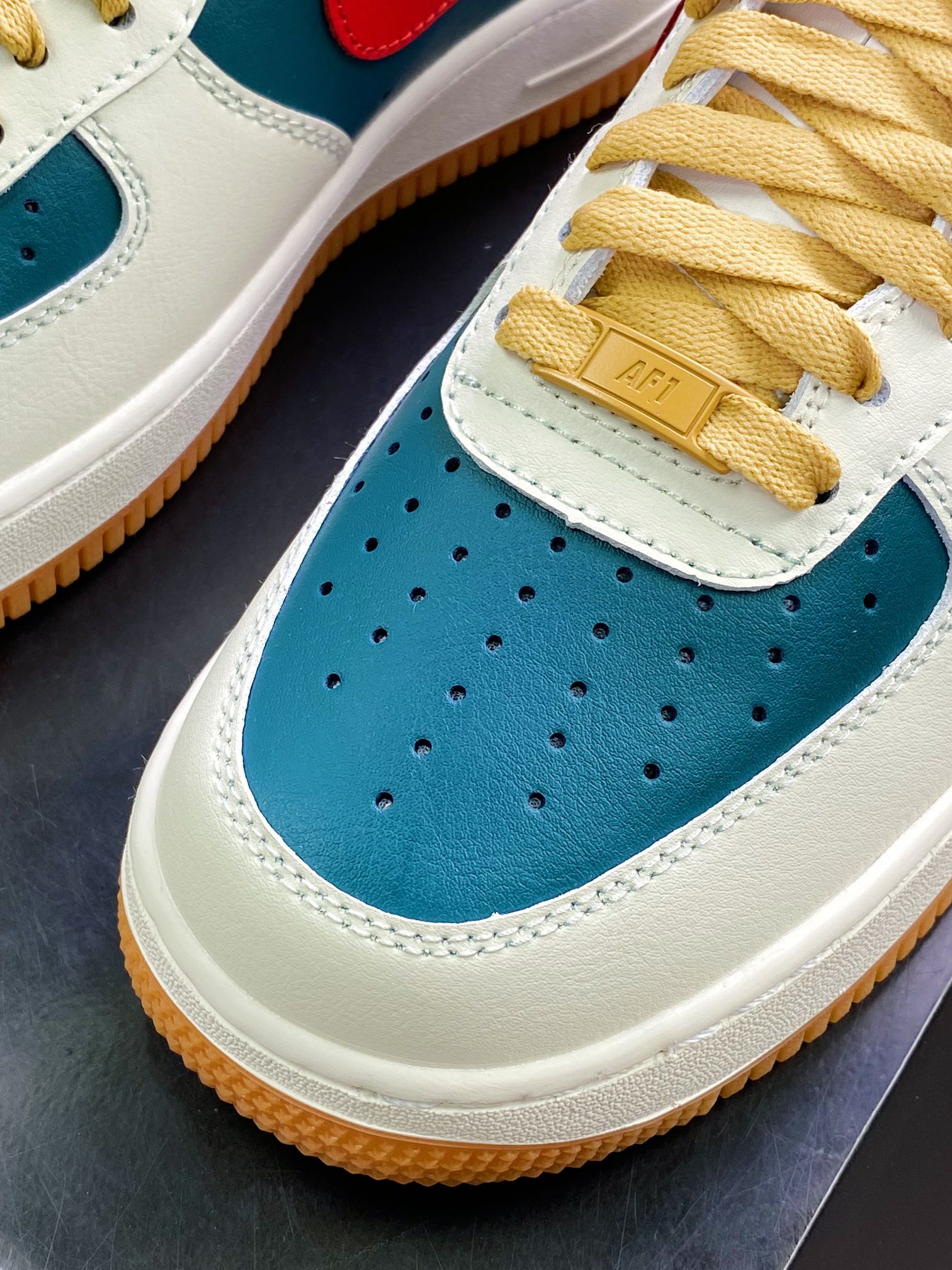 200 Nike By You Air Force 1'07 Low Retro SP空军一号低帮经典百搭休闲运动板鞋“皮革白绿暗红”FD9063-163