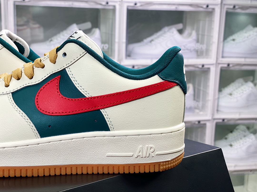 200 Nike By You Air Force 1'07 Low Retro SP空军一号低帮经典百搭休闲运动板鞋“皮革白绿暗红”FD9063-163