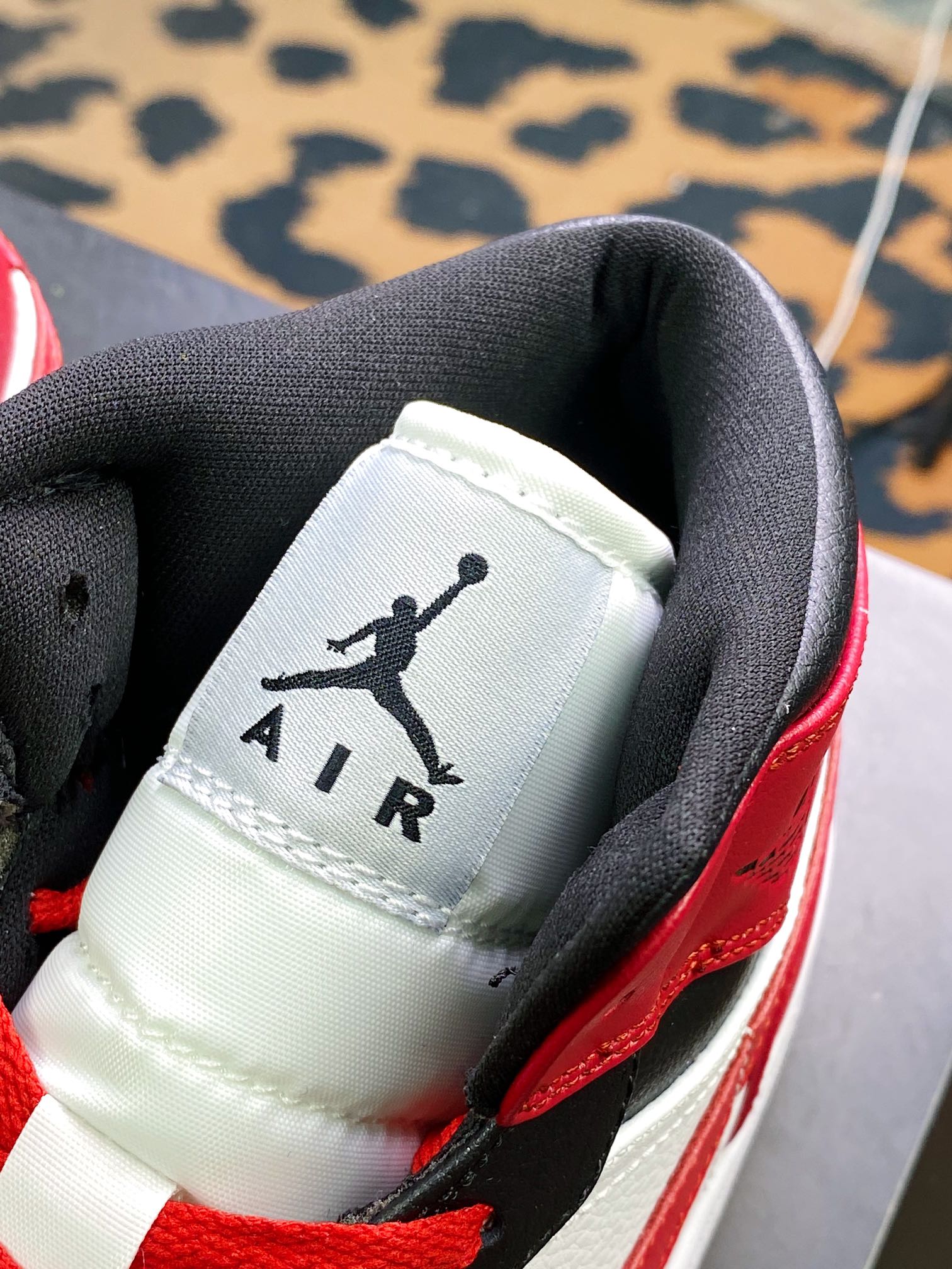 240  Wmns Air Jordan 1 Mid GS”Light Smoke Grey ”AJ1乔丹一代中帮经典复古文化休闲运动篮球鞋BQ6472-079