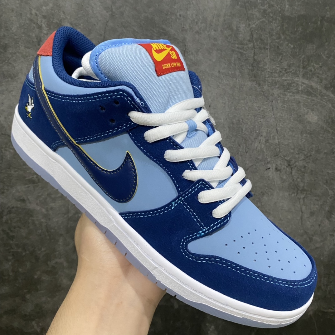 图片[3]-Top纯原Why So Sad x Dunk SB 低帮 联名蓝色 DX5549-400 整体以麂皮材质覆盖，配色方面以浅蓝色为主色调，搭配深蓝色框架以及Swoosh设计。此外鞋身侧面的Swoosh带有特殊的擦擦乐效果，经过处理后会显示出金色。鞋舌标签部分选用红色设计，上面带有金色 Swoosh点缀。内侧还带有\”Why So Sad?\”字样，表明鞋款身份。后跟部分还带有特殊的\”滑板鸡\”图案刺绣,后跟部分也采用红色麂皮设计，上面带有金色 的\”? \”标志，细节满满。鞋底也以白色中底搭配半透明水晶外底呈现，为整个设计收尾。 尺码：36 36.5 37.5 38 38.5 39 40 40.5 41 42 42.5 43 44 45 46 47.5-选品中心
