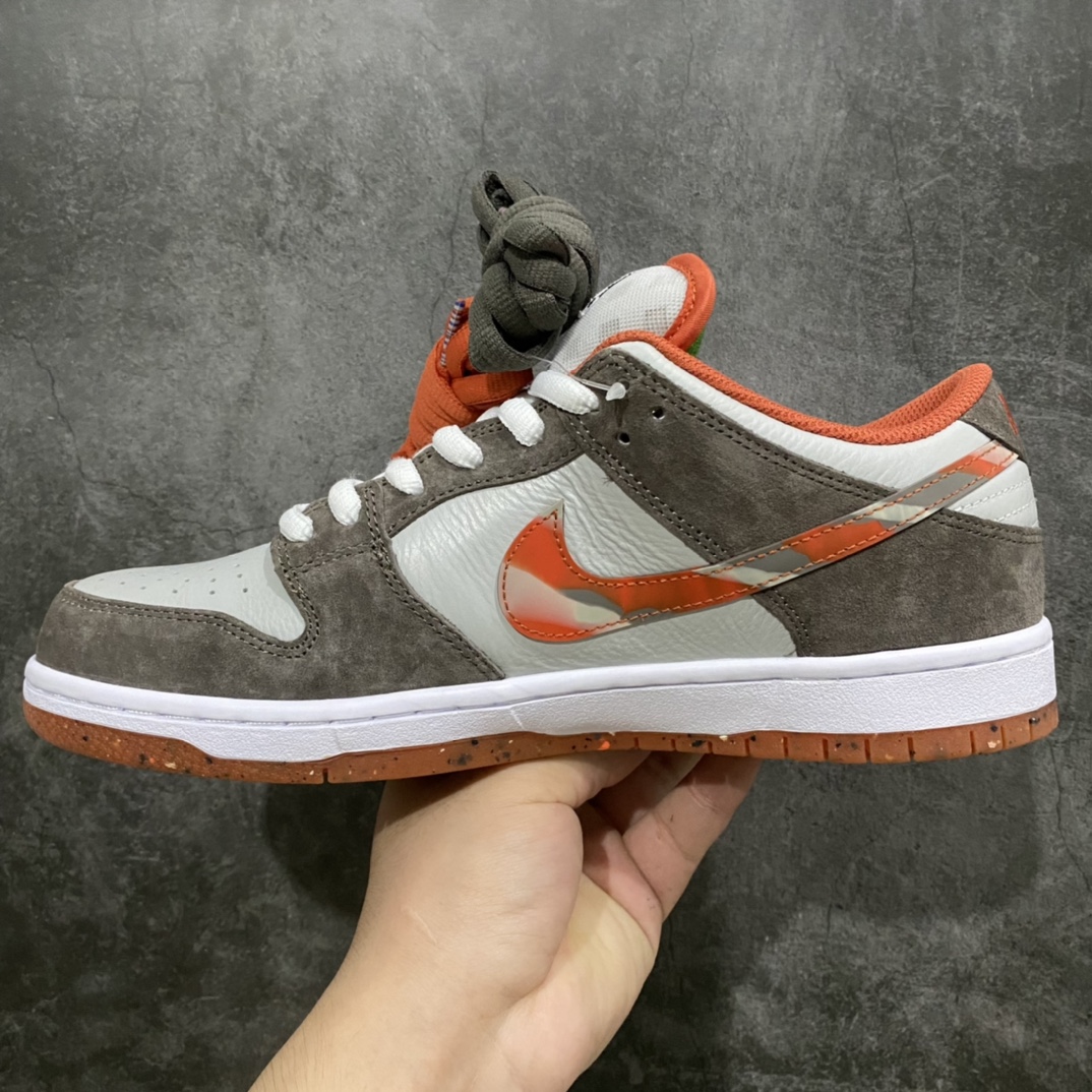 图片[2]-Top版本Crushed D.C x NK SB Dunk Low 联名款低帮休闲运动滑板鞋 白棕橙 DH7782-001 国内一线头部大厂出品 全新楦头 知名厂牌同源 品质毋庸置疑 实拍所见即所得 尺码：36 36.5 37.5 38 38.5 39 40 40.5 41 42 42.5 43 44 44.5 45 46-选品中心