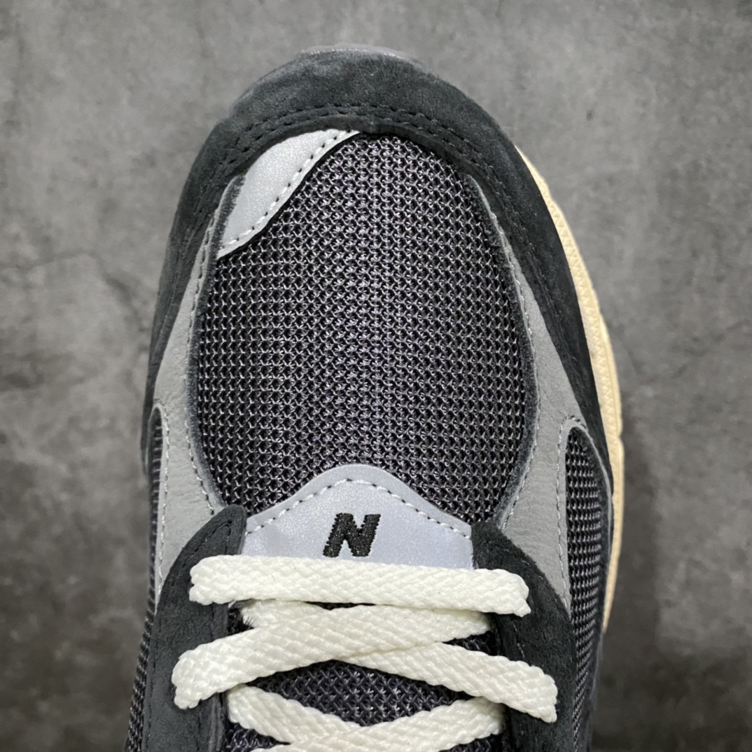 图片[5]-外贸纯原 新百伦NB New Balance 2002R碳灰色 原厂数据开发 原厂网纱 正确卡色皮料冲裁组合 匠心打造 耗时两个月开发完成 工艺极其复杂难度可想而知 新开独立私模大底 全网唯一正确做旧组合大底 高端零售专供产物 尺码：36/46.5-选品中心