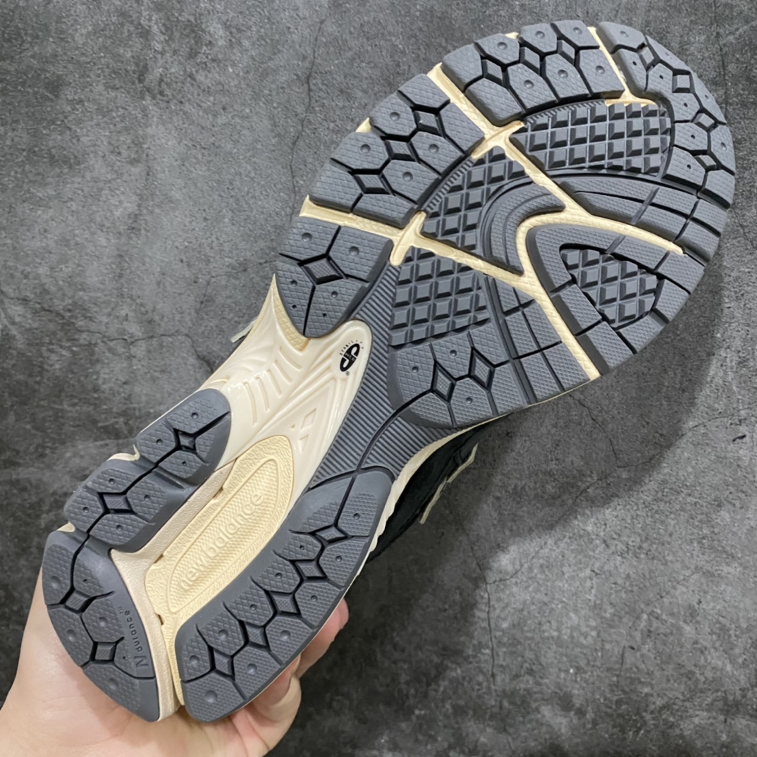 图片[9]-外贸纯原 新百伦NB New Balance 2002R碳灰色 原厂数据开发 原厂网纱 正确卡色皮料冲裁组合 匠心打造 耗时两个月开发完成 工艺极其复杂难度可想而知 新开独立私模大底 全网唯一正确做旧组合大底 高端零售专供产物 尺码：36/46.5-选品中心