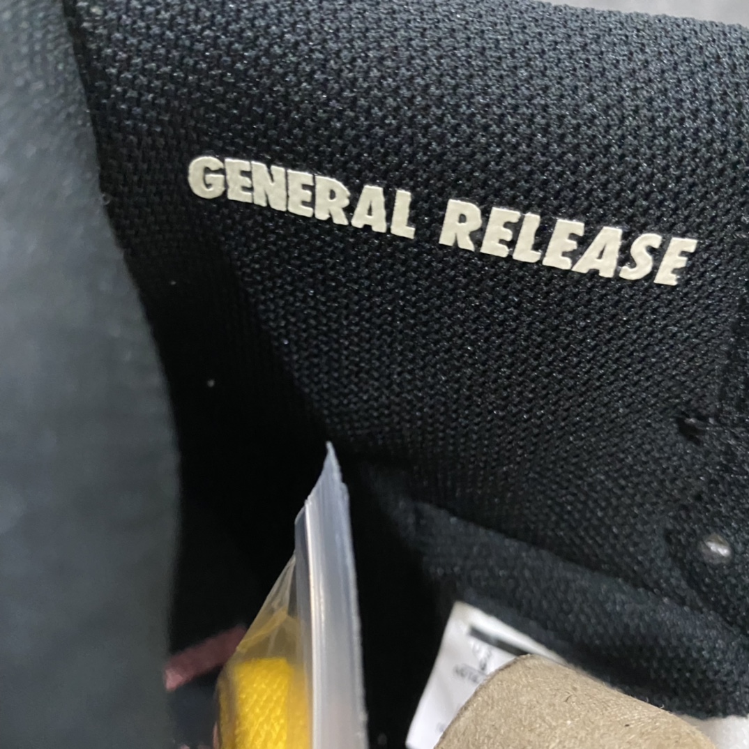 图片[4]-Air Jordan AJ1 NRG “No L’s” 禁止转卖黑黄 861428-107 细节百分百区别市面 刺绣 排气孔 鞋带口 皮料裁剪 大底纹路 车线 印刷 飞翼 中底 背胶 公司工艺无需多言 碾压各路复刻 入了正品朋友不妨自行对比 尺码 40 40.5 41 42 42.5 43 44 44.5 45 46 47.5-选品中心