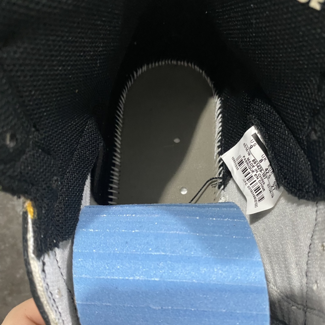 图片[7]-Air Jordan AJ1 NRG “No L’s” 禁止转卖黑黄 861428-107 细节百分百区别市面 刺绣 排气孔 鞋带口 皮料裁剪 大底纹路 车线 印刷 飞翼 中底 背胶 公司工艺无需多言 碾压各路复刻 入了正品朋友不妨自行对比 尺码 40 40.5 41 42 42.5 43 44 44.5 45 46 47.5-选品中心