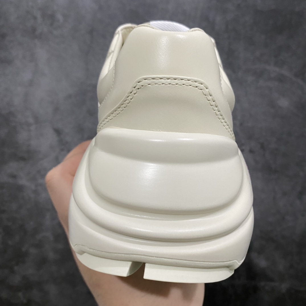 图片[4]-顶级代购版本Gucci老爹鞋 纯原代购级——全网最顶级Gucci老爹鞋 爆拆原版Gucci，区别通货，不不服来战‼️ 商品等级：纯原顶端货 商品材料：进口牛皮，全用电脑车制作 制作工艺：男款采用双针车，女款采用单针车，里面采用舒适度最高又耐磨的羊皮（高端大气），极其舒适的脚感，贴合脚部，精密3D打印彩图搭配，独家原版材质，原版一致的TPU➕PU 发泡组合大底，底加内增高厚度6CM（瞬间高大上），与专柜同重量，上脚轻盈倍感舒适。同时采用原版套楦工艺，鞋身鞋头线条弧度一切细节完美复刻 款式类别：官网同步，最新VER时尚老爹鞋履，柔软舒适，透气防滑 四季常年供货 尺码：35-40女 39-44男（情侣款） (女码34；男码38.45.46可定做，其中45.46➕10）-选品中心