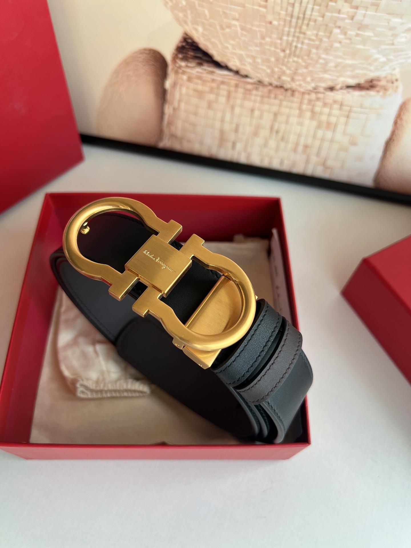 Ferragamo菲拉格慕  精品8字专柜版型金属扣男士3.5cm腰带