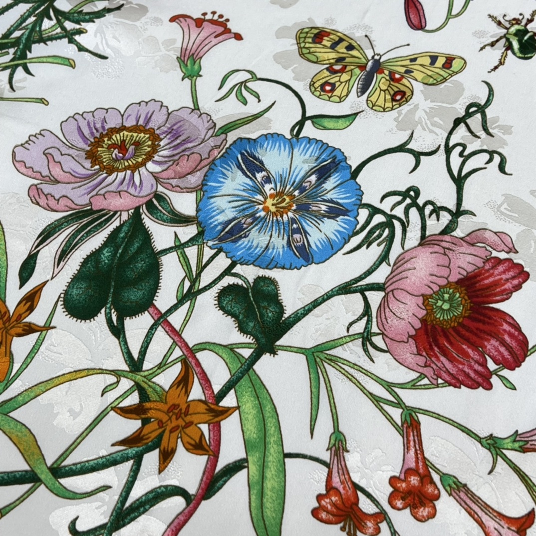 Gucci Flora Silk Scarf, White & Red Floral Print, 90x90cm 4 i1662260730 332 2