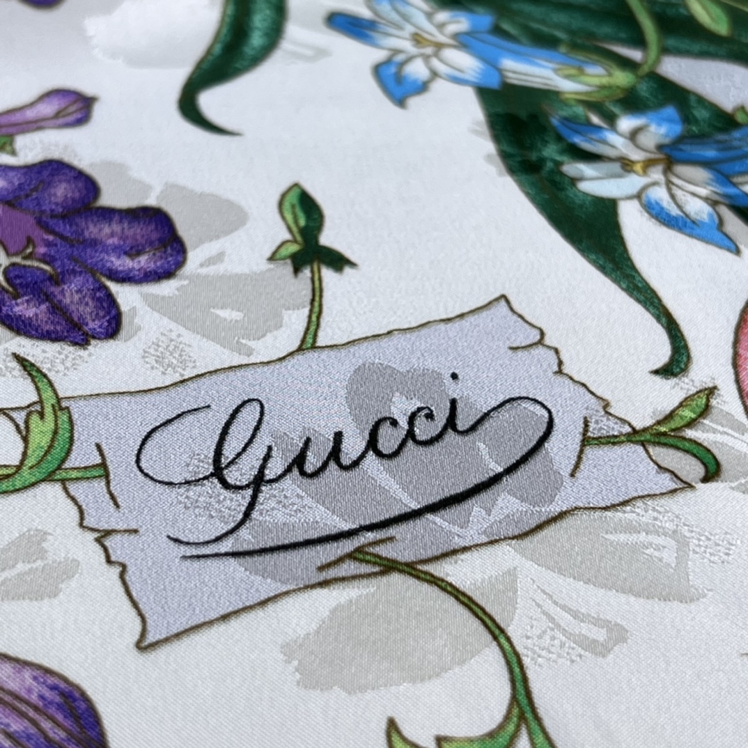 Gucci Flora Silk Scarf, White & Red Floral Print, 90x90cm 6 i1662260730 9995 4