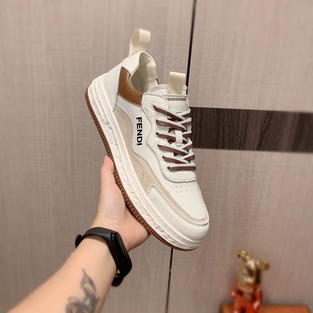 I5   Fendi 芬迪   最新爆款休闲鞋，顶端品牌 奢侈～代购，顶级～质量。专柜同卖产品[强]鞋面選用进口透气材质透气内里精细做工。原版个性时尚柔软橡膠耐磨防滑大底，上脚轻巧舒适，实物拍摄實物更好看，005码: 38-43