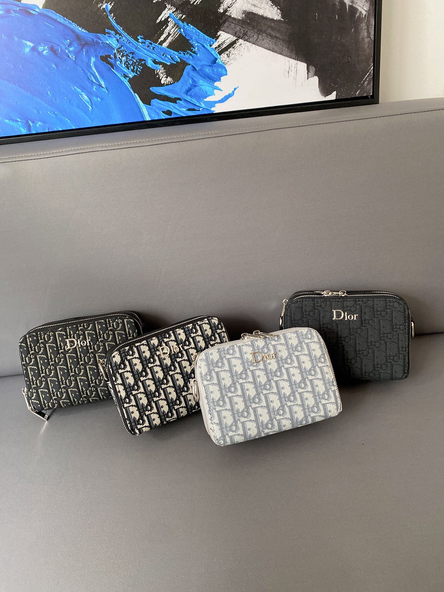 I5  Dior  迪奥  小方包 CD刺绣针织相机包 男女通用斜挎包 单肩包 采用精湛镶嵌细工，经典百搭 实物拍摄 原厂原版面料 2OBBC119YSE 配送小票防尘袋 礼盒 13 x 17 cm。