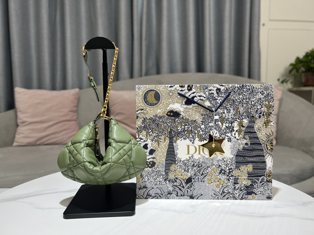 Dior Caro Тюльпан мини сумка зелёная кожа телячья стёганая каннаж