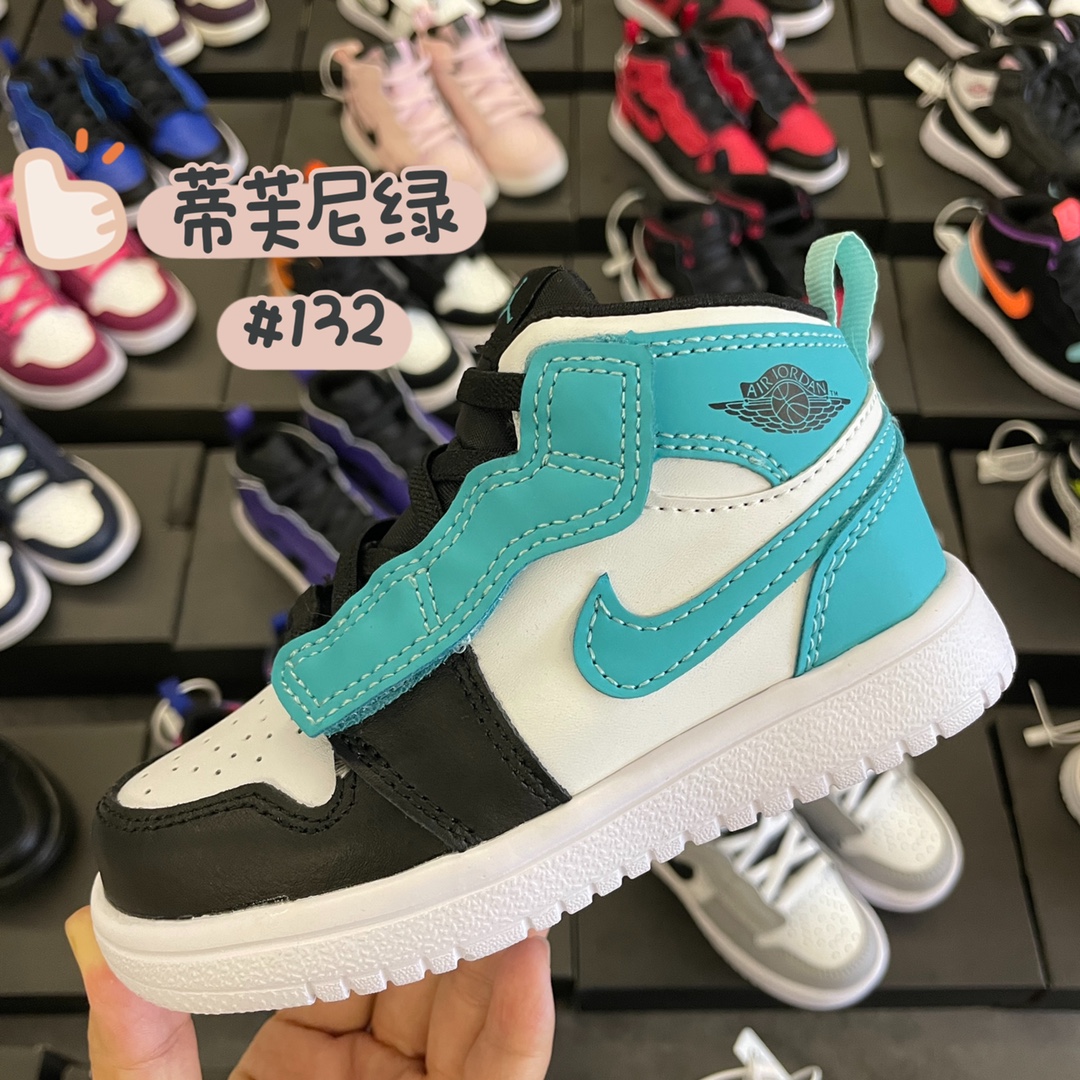 图片[2]-【原图直出柜子版🐮货 拿命推荐❗️高品质口碑款❗️ 乔1鞋带被大大的魔术贴代替，更加时尚，宝宝穿脱更方便，除此以外，鞋头包边，整个鞋子拼接，使鞋款更具层次立体感。鞋底柔软度秒杀其他款篮球鞋，软软的深得我这个老阿姨的心💓-选品中心