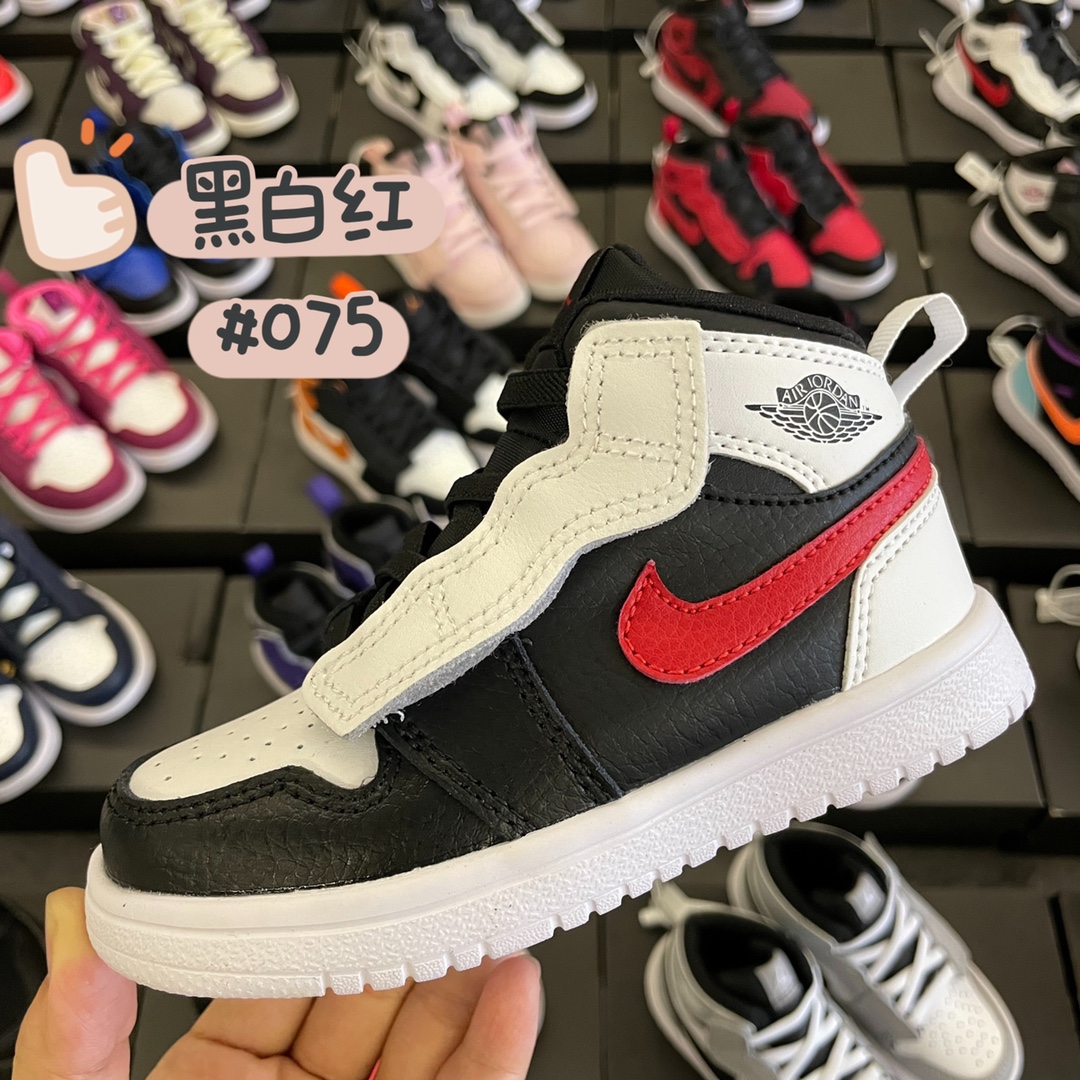 图片[4]-【原图直出柜子版🐮货 拿命推荐❗️高品质口碑款❗️ 乔1鞋带被大大的魔术贴代替，更加时尚，宝宝穿脱更方便，除此以外，鞋头包边，整个鞋子拼接，使鞋款更具层次立体感。鞋底柔软度秒杀其他款篮球鞋，软软的深得我这个老阿姨的心💓-选品中心