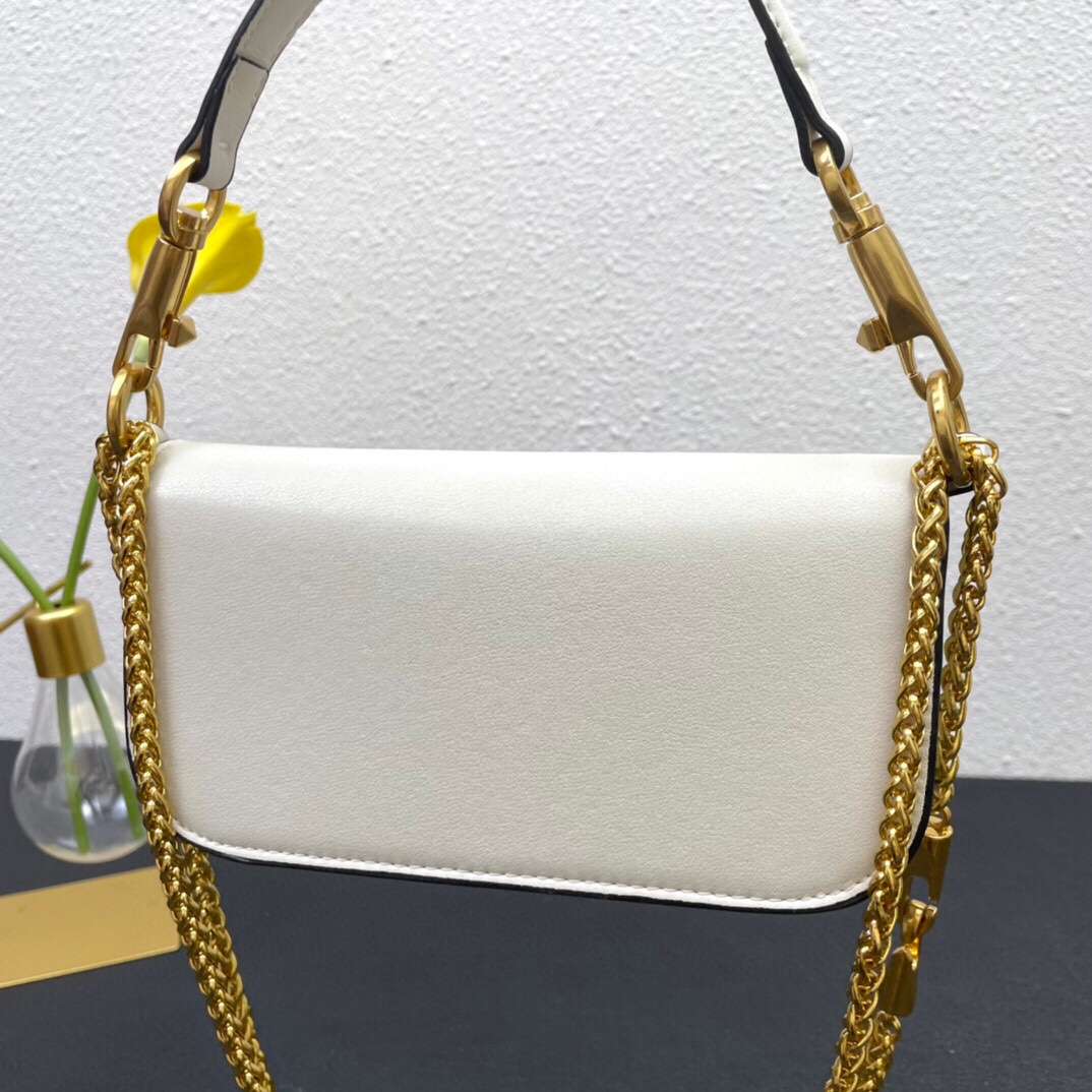 小号Garavani MINI LOCÒ小牛皮手袋，金属VLogo Signature细节- 配可拆卸提