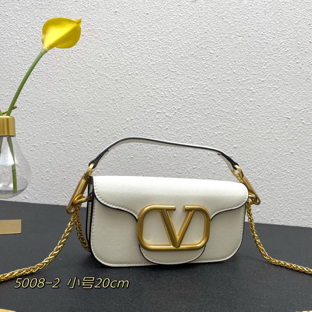 小号Garavani MINI LOCÒ小牛皮手袋，金属VLogo Signature细节- 配可拆卸提