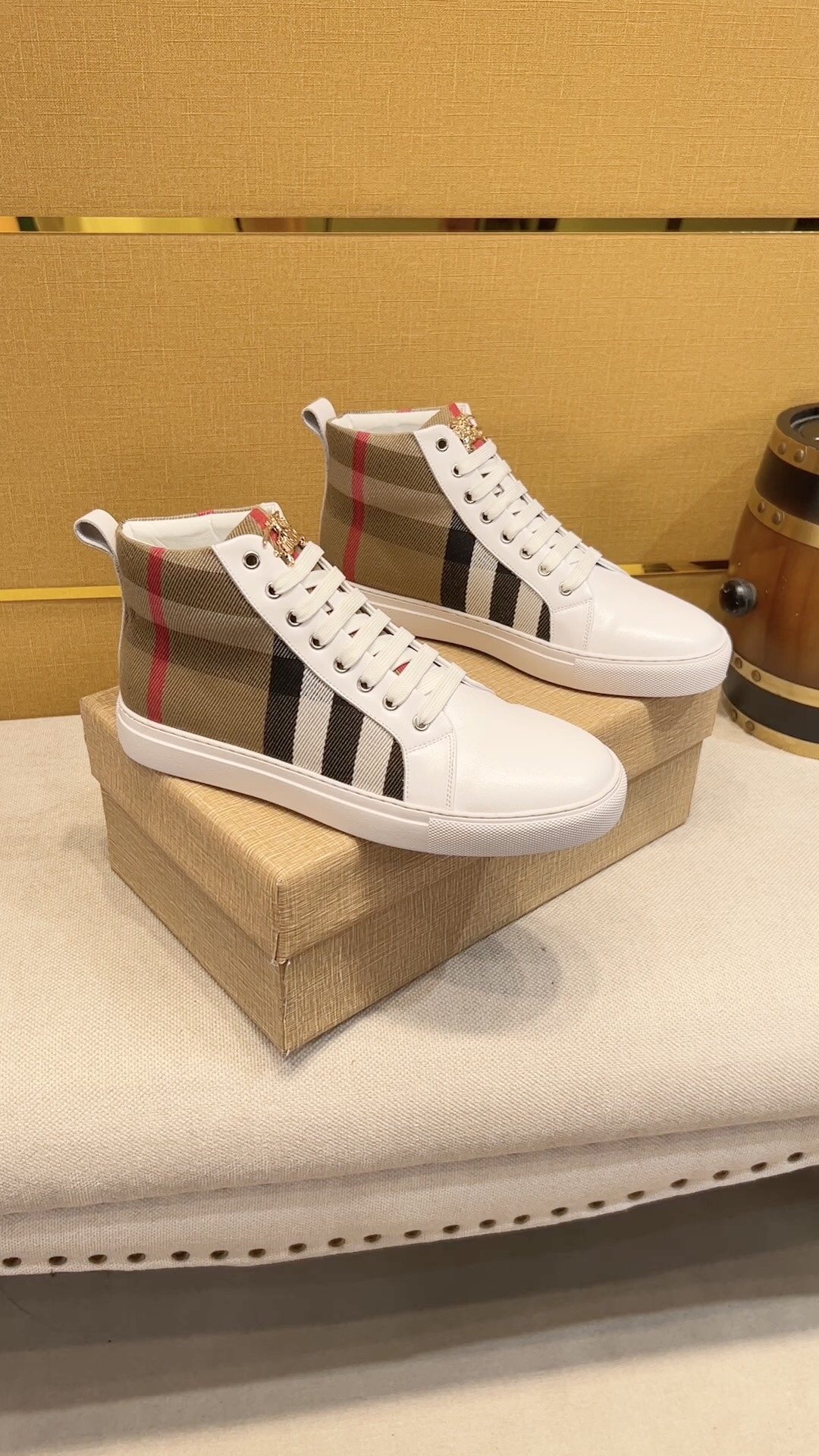 I5 巴宝莉 Burberry 2022休闲运动男鞋，全新米兰时装时尚的设计，完美做工，原版复刻 骑士花纹 原版材质牛皮 柔软舒适，保暖绒毛内里制作柔软舒适，让行走更加便捷舒适，惊世之作，与官方的质量相比美的1：1复刻[色]打造时尚个性衬托你的与众不同男鞋