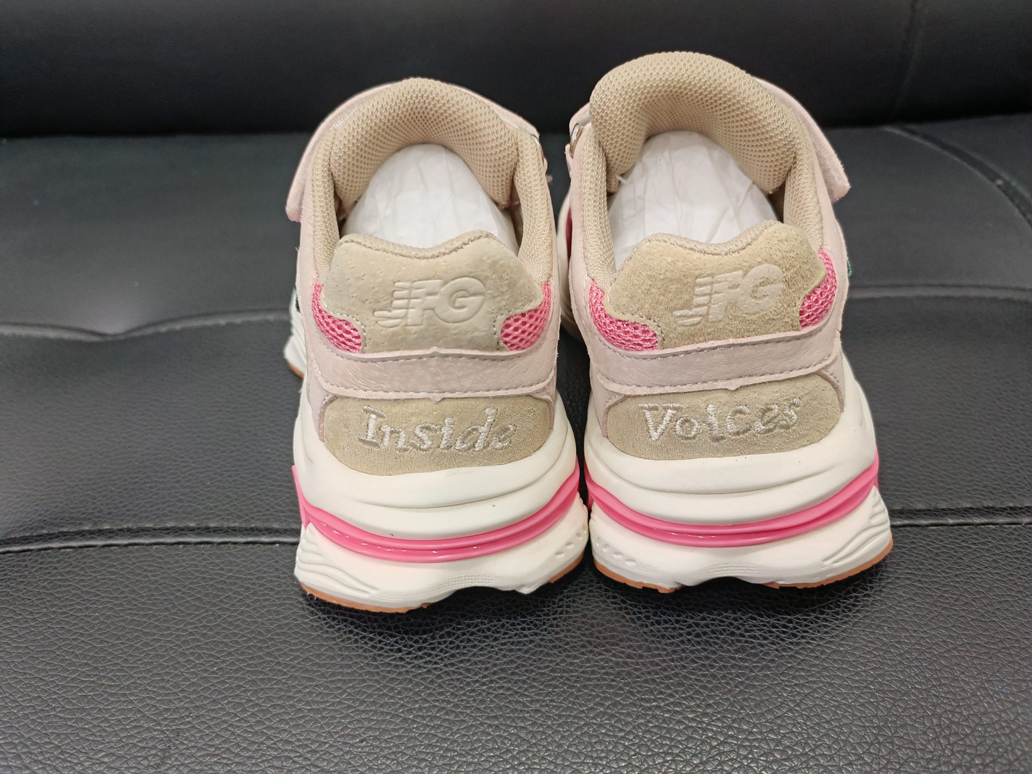 图片[2]-NB9060童鞋!！ 鞋底采用🔥EVA发泡➕防滑贴片一体成型🎆更受于孩子喜爱的超轻鞋底，超轻鞋底🔥 火爆🔥魔术贴➕鞋带设 尺码：26 27 28 29 30 31 32 33 34 35-选品中心