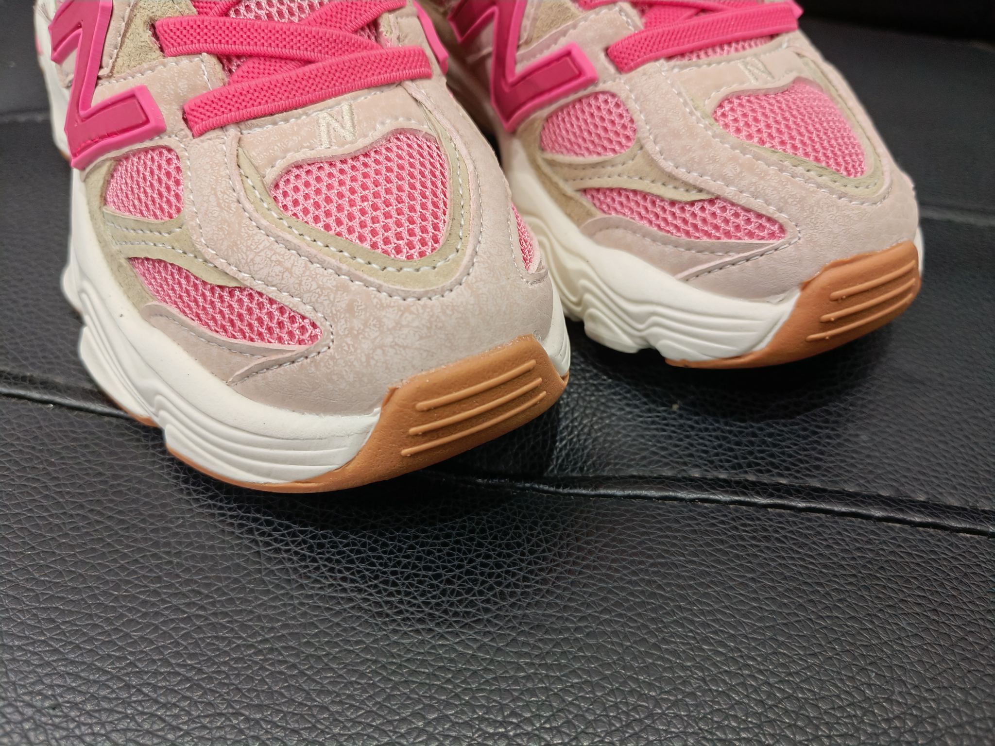 图片[3]-NB9060童鞋!！ 鞋底采用🔥EVA发泡➕防滑贴片一体成型🎆更受于孩子喜爱的超轻鞋底，超轻鞋底🔥 火爆🔥魔术贴➕鞋带设 尺码：26 27 28 29 30 31 32 33 34 35-选品中心