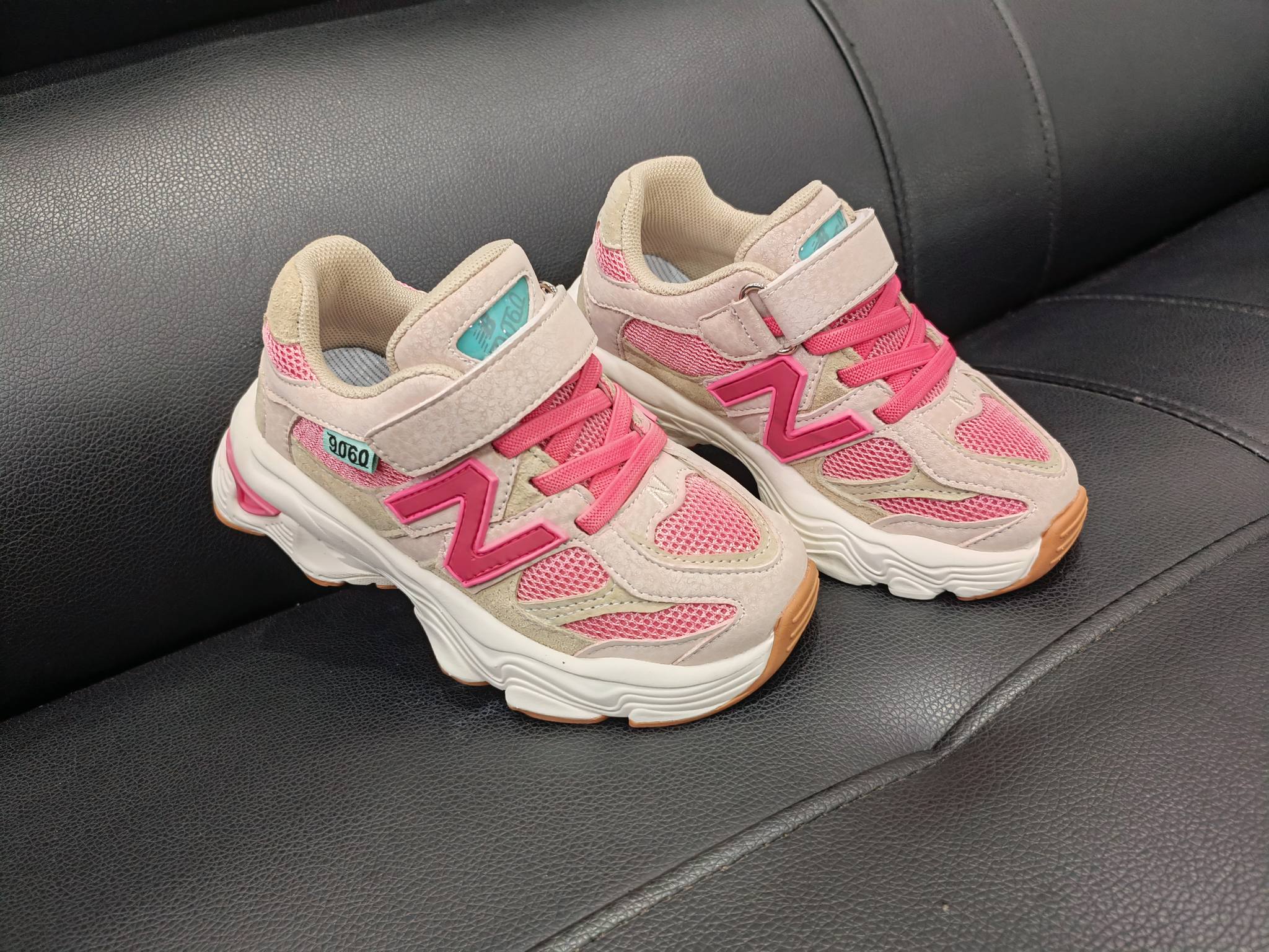 图片[5]-NB9060童鞋!！ 鞋底采用🔥EVA发泡➕防滑贴片一体成型🎆更受于孩子喜爱的超轻鞋底，超轻鞋底🔥 火爆🔥魔术贴➕鞋带设 尺码：26 27 28 29 30 31 32 33 34 35-选品中心