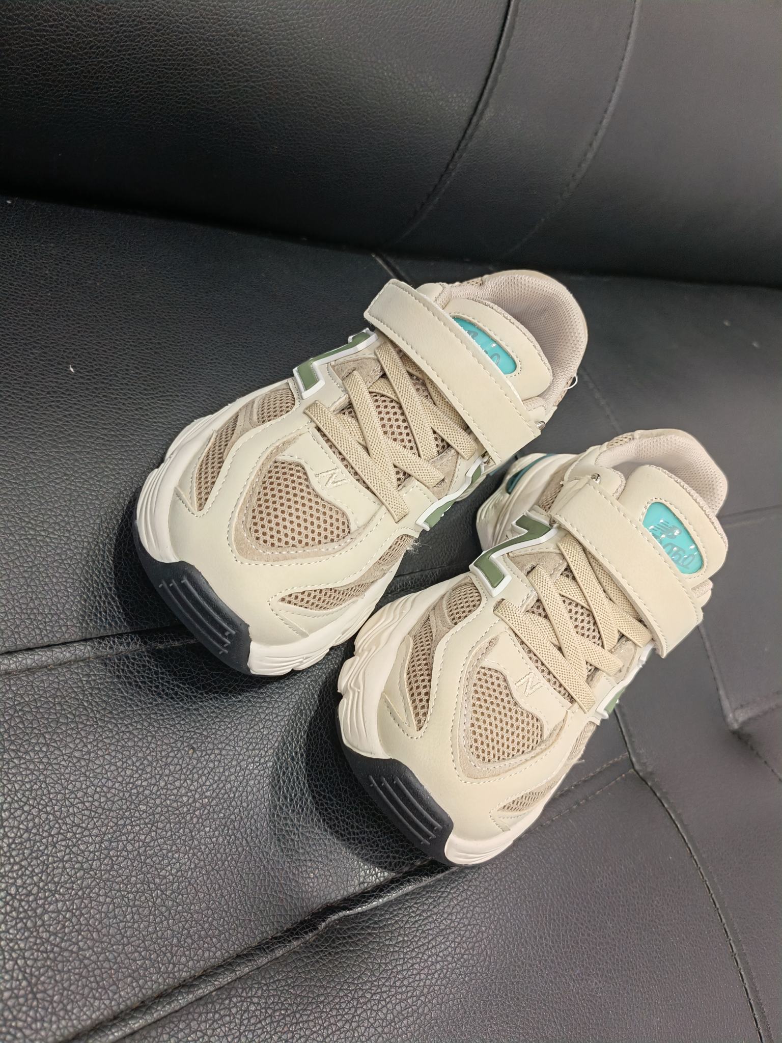 图片[3]-NB9060童鞋!！ 鞋底采用🔥EVA发泡➕防滑贴片一体成型🎆更受于孩子喜爱的超轻鞋底， 火爆🔥魔术贴➕鞋带设计 尺码：26 27 28 29 30 31 32 33 34 35-选品中心